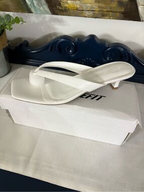 Athlefit White Low kitten Heel Thong Sandal for Women NIB SIZE 9